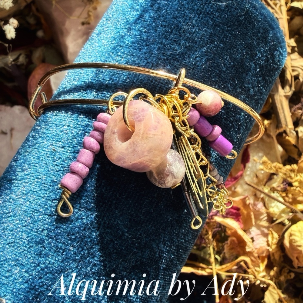 Alquimia Gold Bracelet with Purple lepidolite Charms